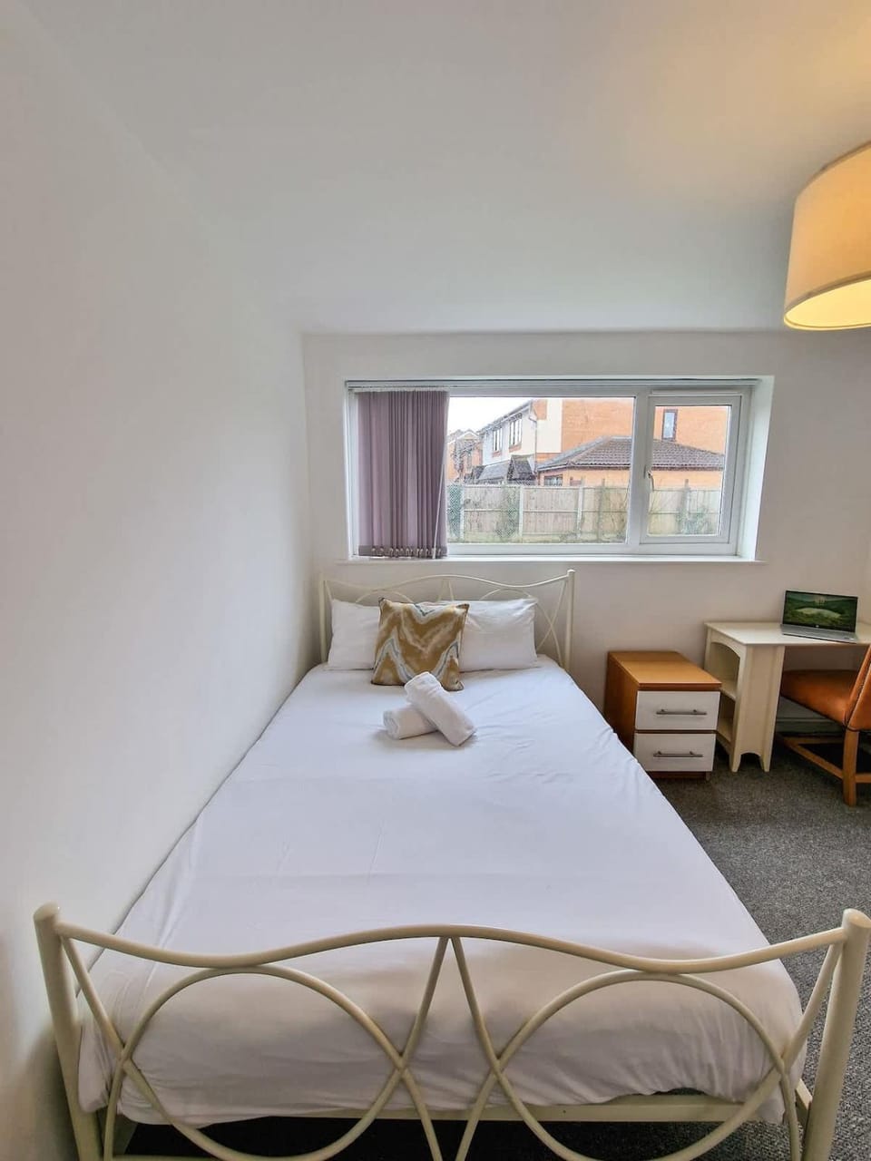 Lovely Kirkby Flat by City SuperHost Apartment in Liverpool