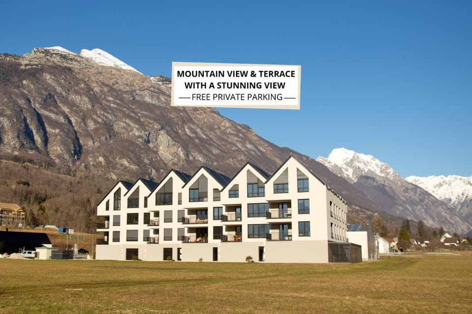 Property building, Day, Natural landscape, Mountain view, Street view