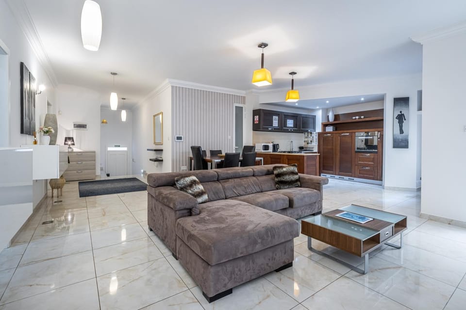 Kitchen or kitchenette, Living room, Seating area