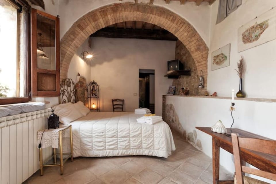 Property building, Living room, Bedroom