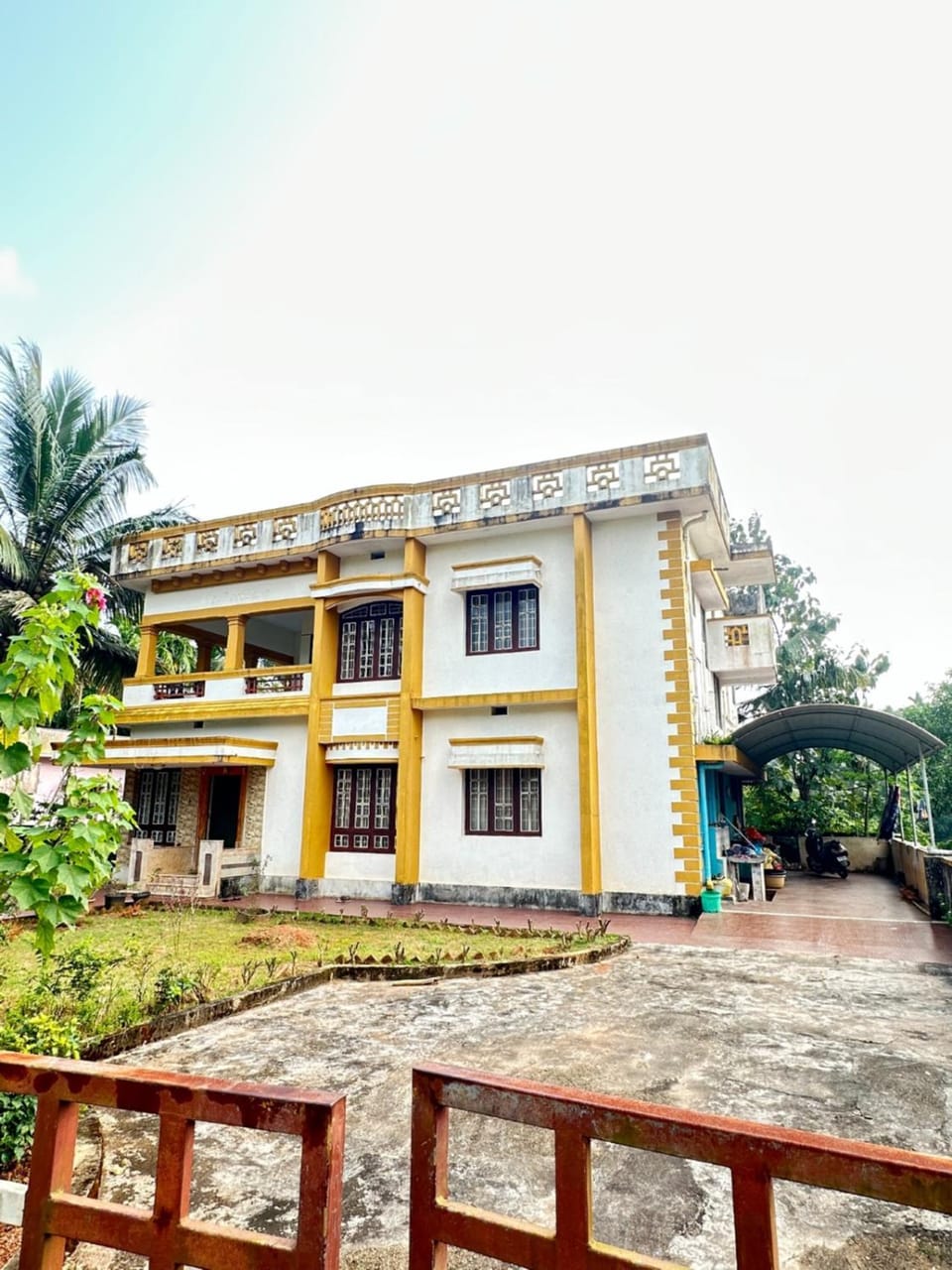 SKS Homestay PREMIUM FAMILY ROOM House in Karnataka