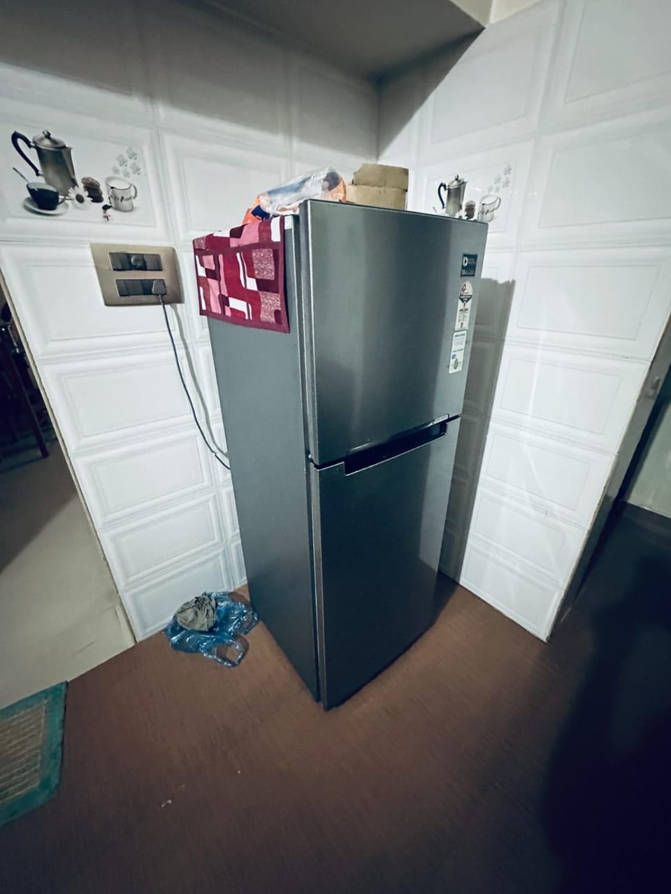 Kitchen or kitchenette, oven