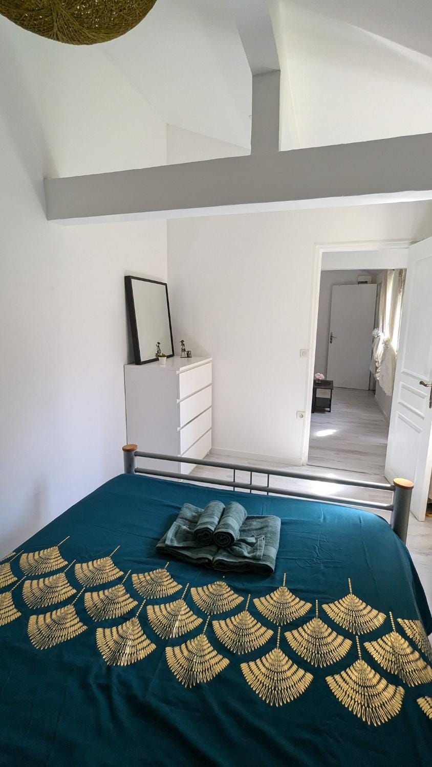 Bed, Bedroom