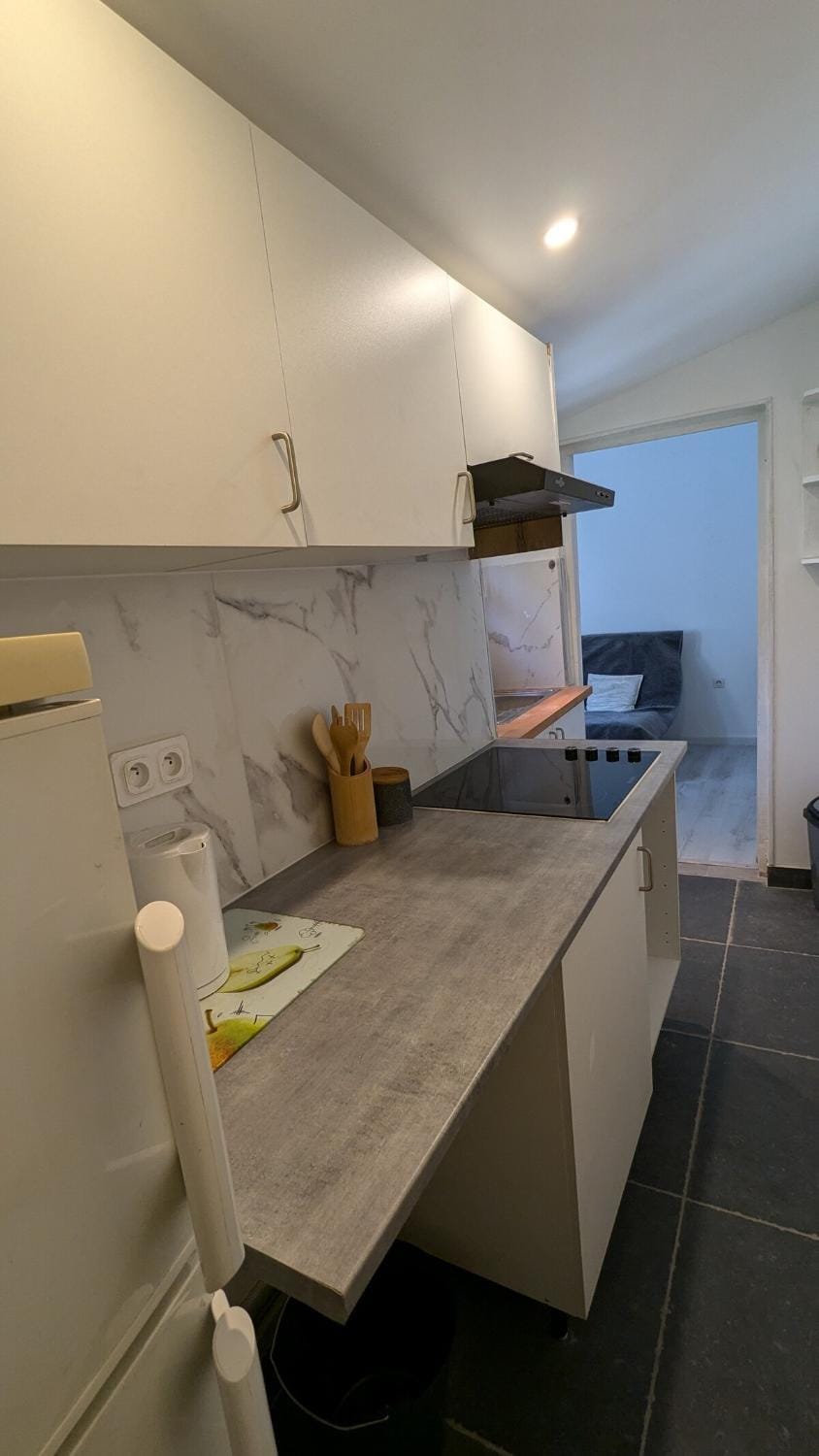 Kitchen or kitchenette, stove