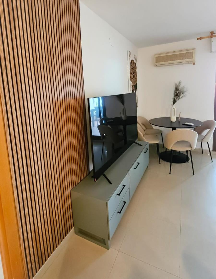 Communal lounge/ TV room, TV and multimedia, Living room, Seating area, Dining area, Evening entertainment, air conditioner