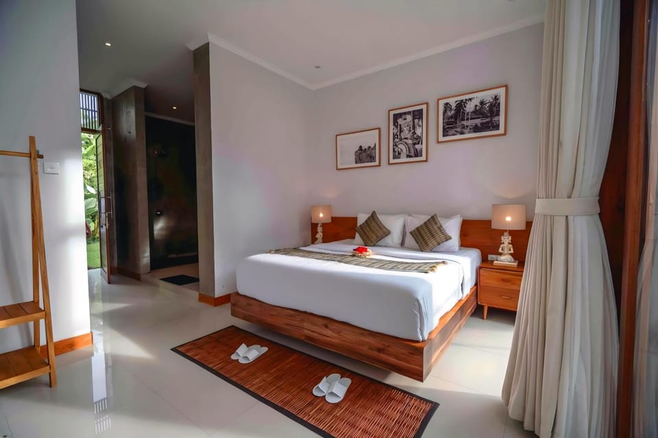 Bed, Photo of the whole room, Bedroom, towels, wardrobe