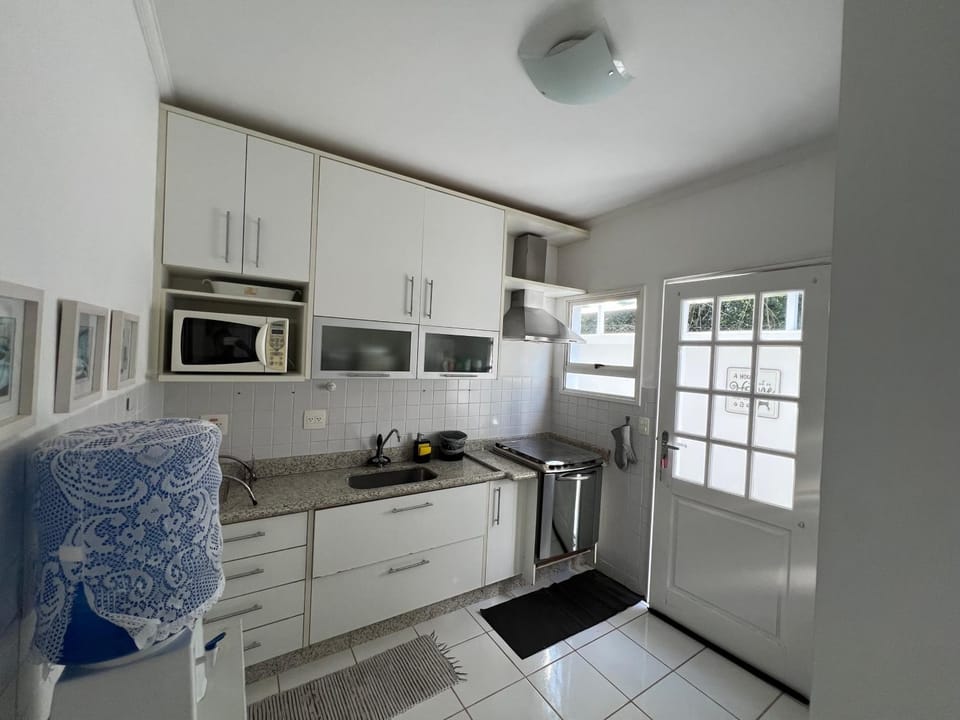 Kitchen or kitchenette, oven, pet friendly, stove, toaster