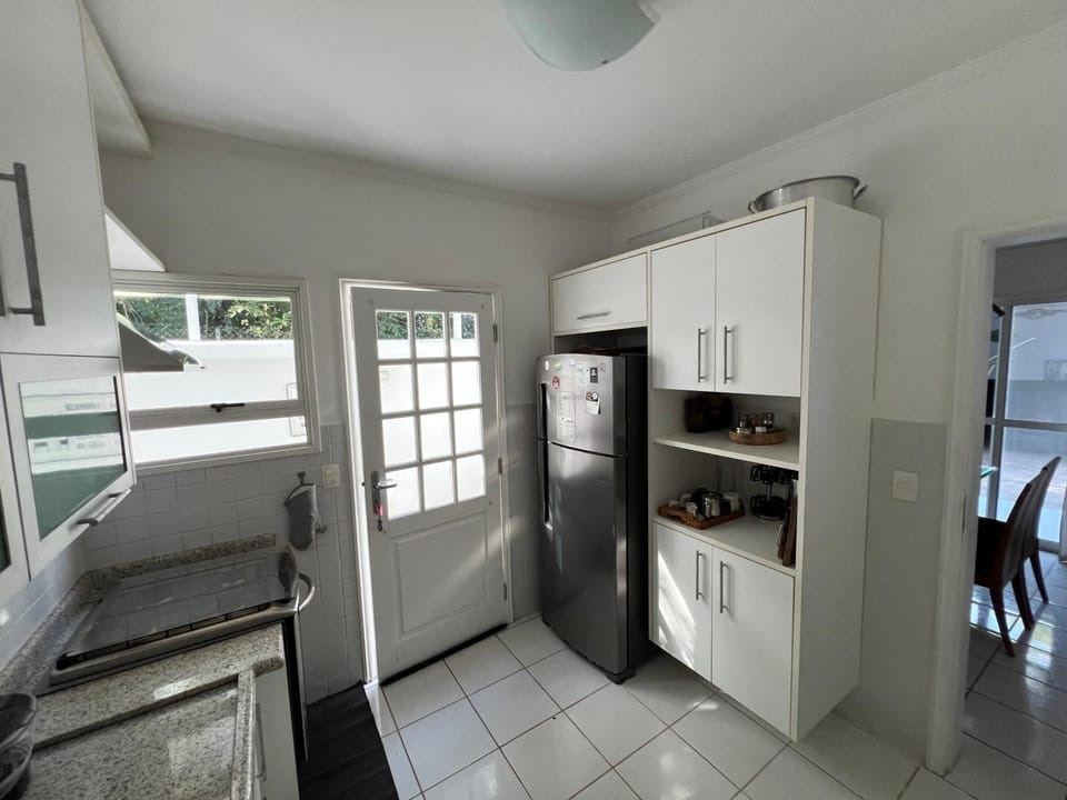 Kitchen or kitchenette, oven, pet friendly, stove