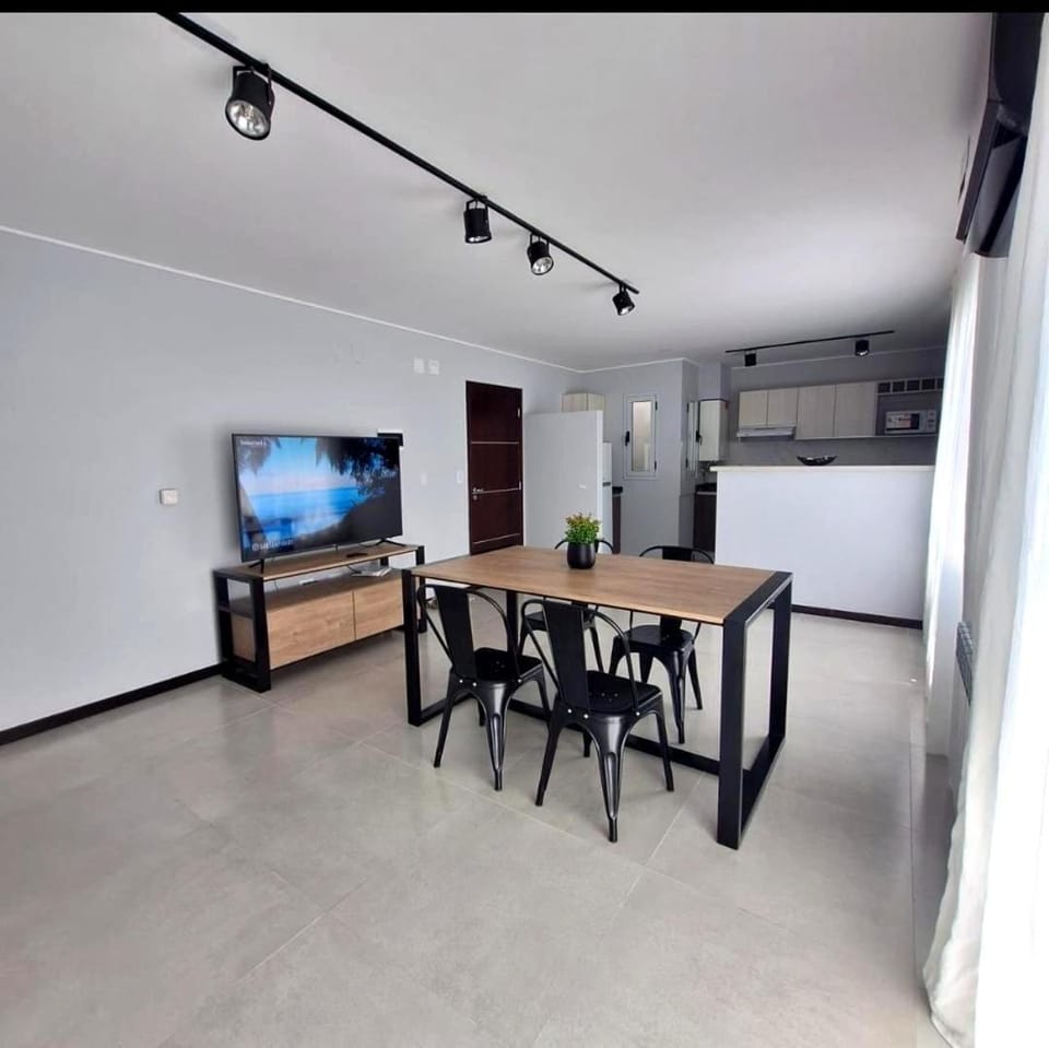 TV and multimedia, Kitchen or kitchenette, Living room, Seating area, Dining area