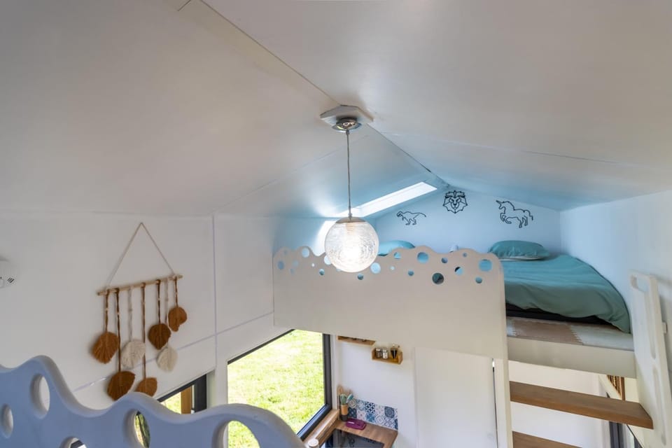 Property building, Living room, Bedroom