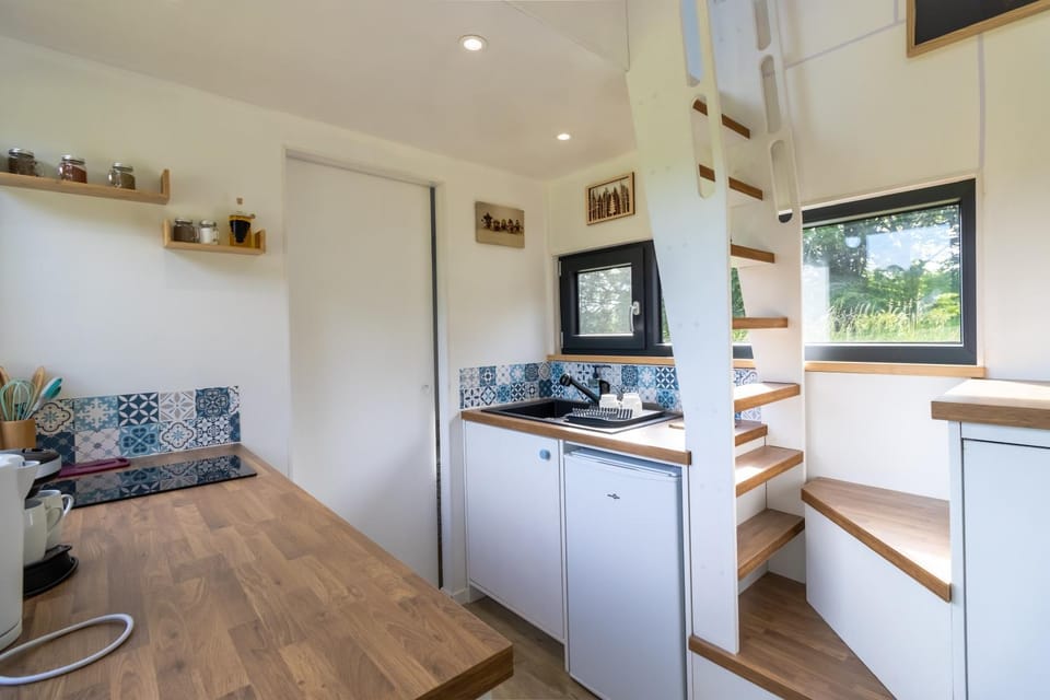 Property building, Kitchen or kitchenette, Living room