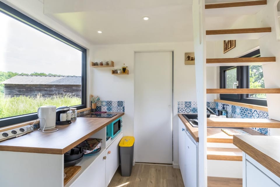 Property building, Kitchen or kitchenette, Living room