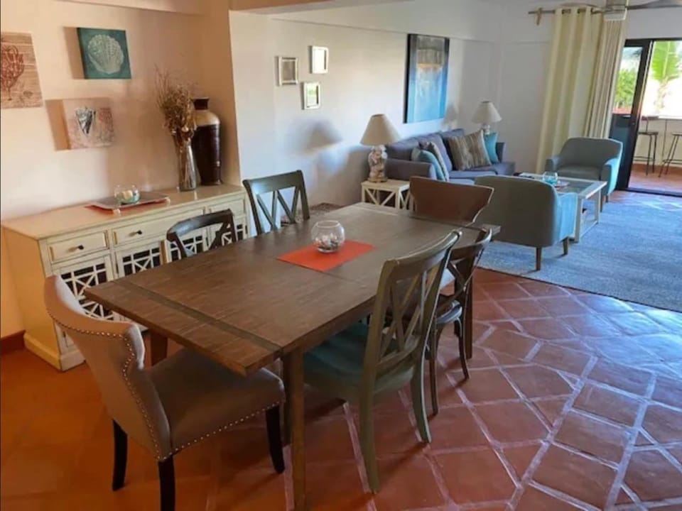 2 min walk to Medano Beach-Marina Huge pool Cozy House in Cabo San Lucas