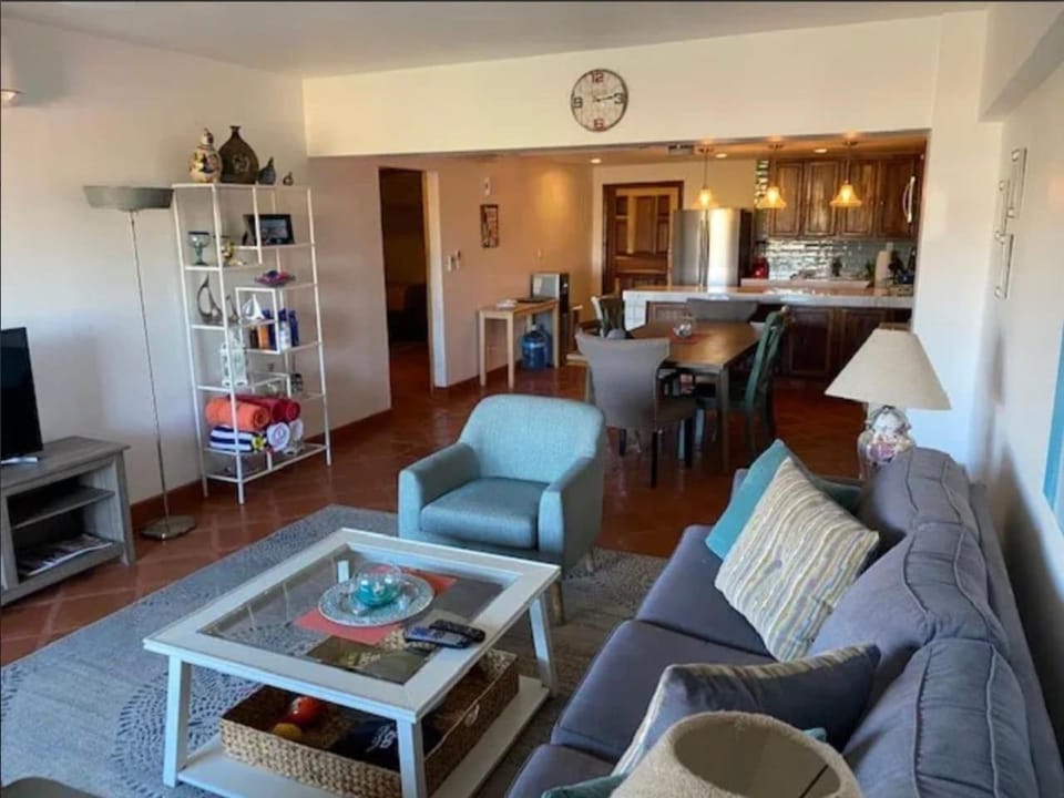 2 min walk to Medano Beach-Marina Huge pool Cozy House in Cabo San Lucas