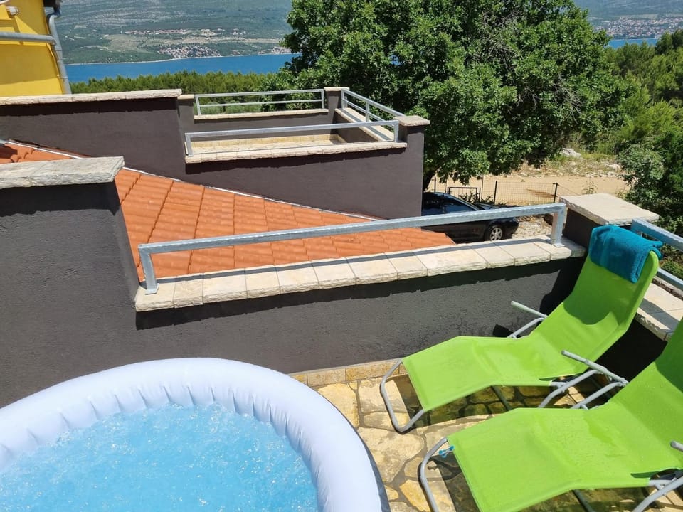View (from property/room), Sea view, sunbed