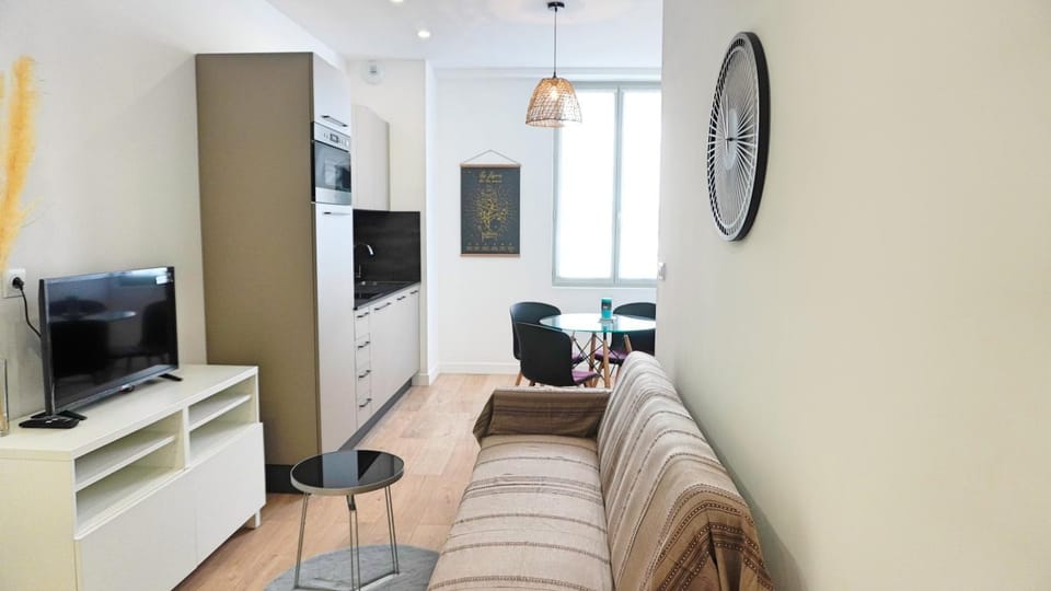 Communal lounge/ TV room, TV and multimedia, Kitchen or kitchenette, Living room, Seating area