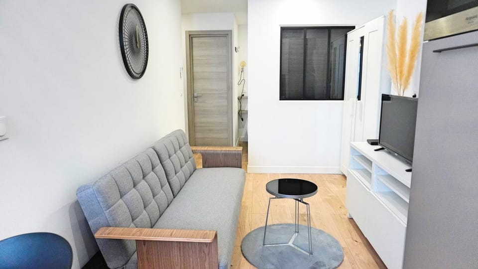 TV and multimedia, Kitchen or kitchenette, Living room, Seating area, Dining area