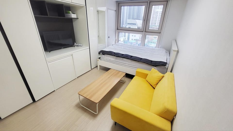 Bed, Living room, Seating area, Bedroom