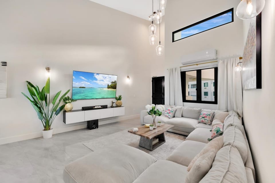 TV and multimedia, Living room, Seating area, Evening entertainment, air conditioner