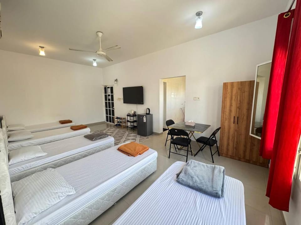 Bed, TV and multimedia, Photo of the whole room, Seating area, hair dryier, internet, towels, wardrobe, air conditioner