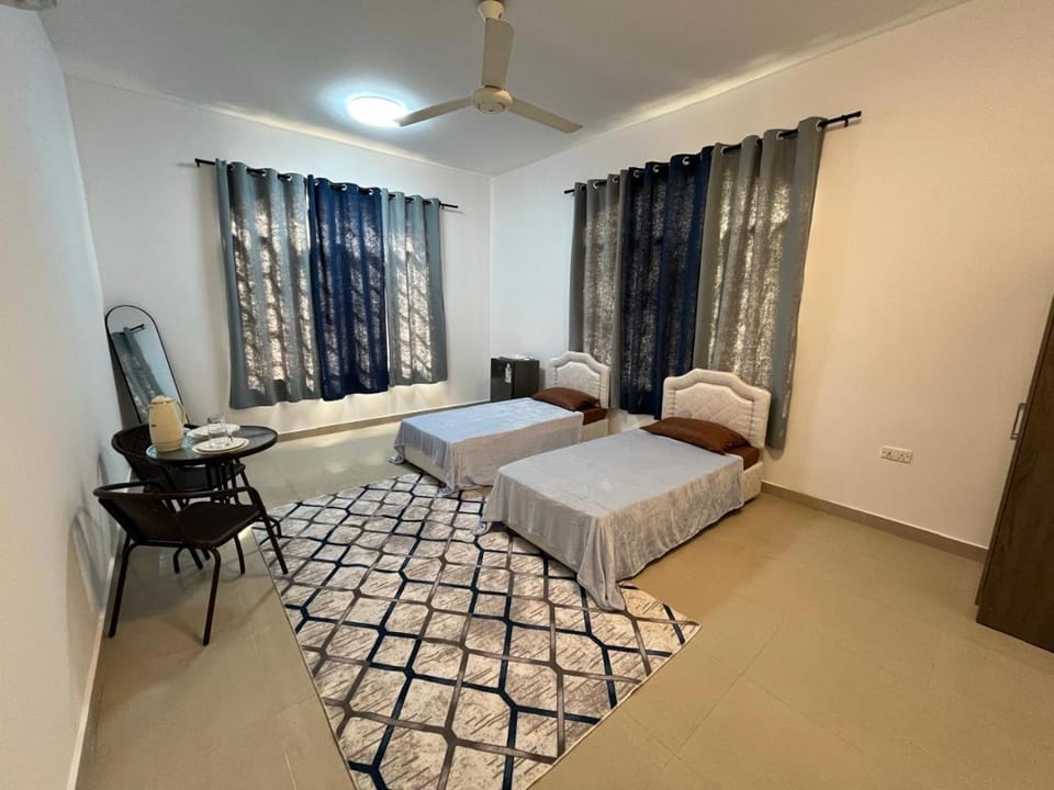 Bed, Photo of the whole room, Bedroom, minibar