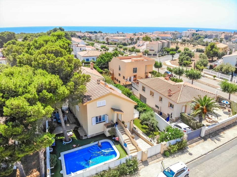 Facade/entrance, Bird's eye view, Pool view, Street view