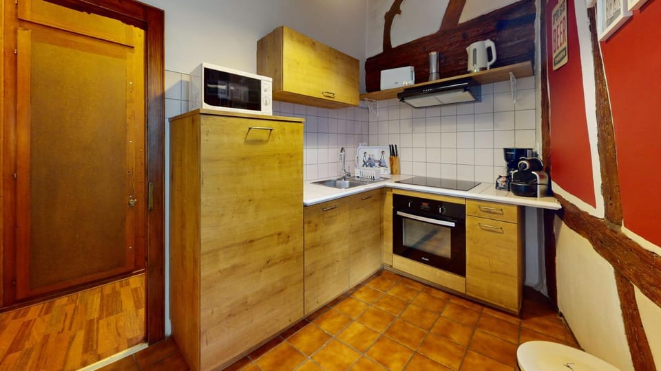 Kitchen or kitchenette, oven, stove