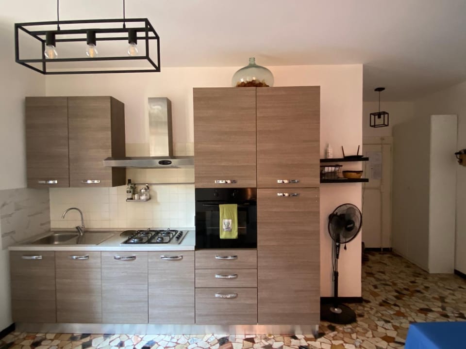 Kitchen or kitchenette, oven