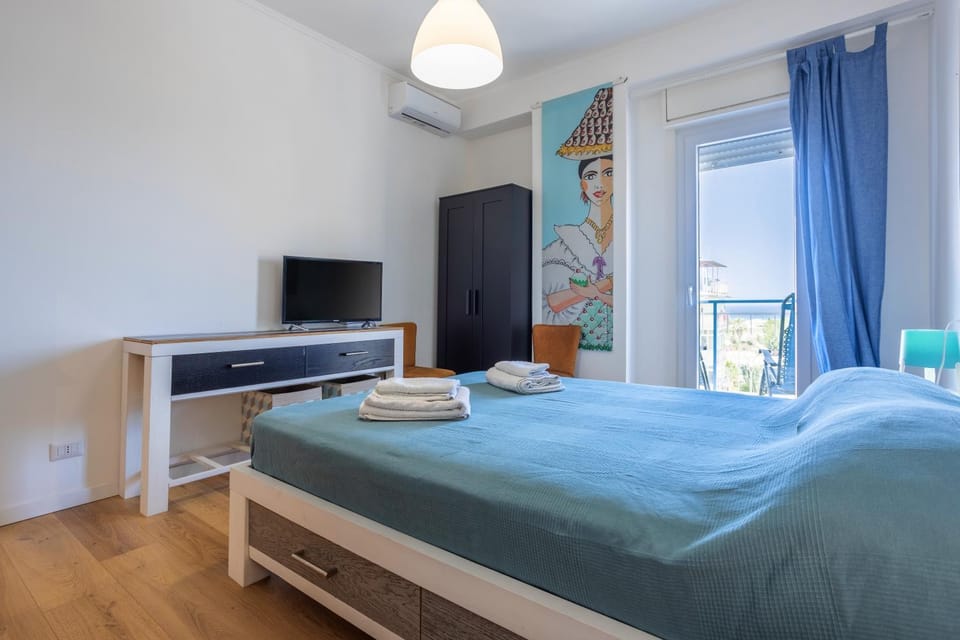 Living room, Bedroom