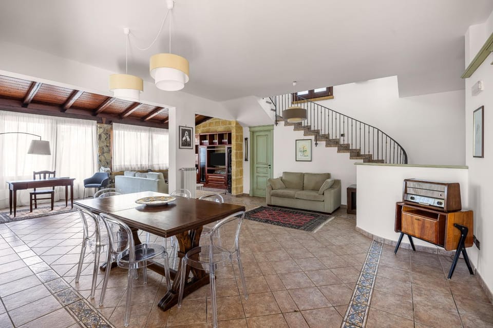 Living room, Dining area