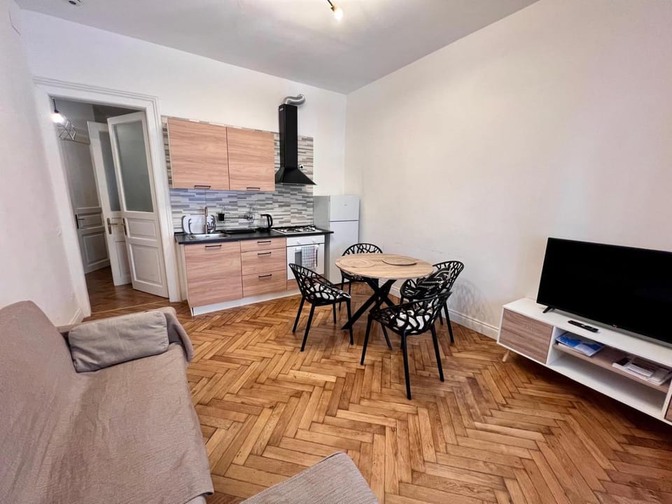 Communal lounge/ TV room, Kitchen or kitchenette, Seating area, Dining area, pet friendly, stove