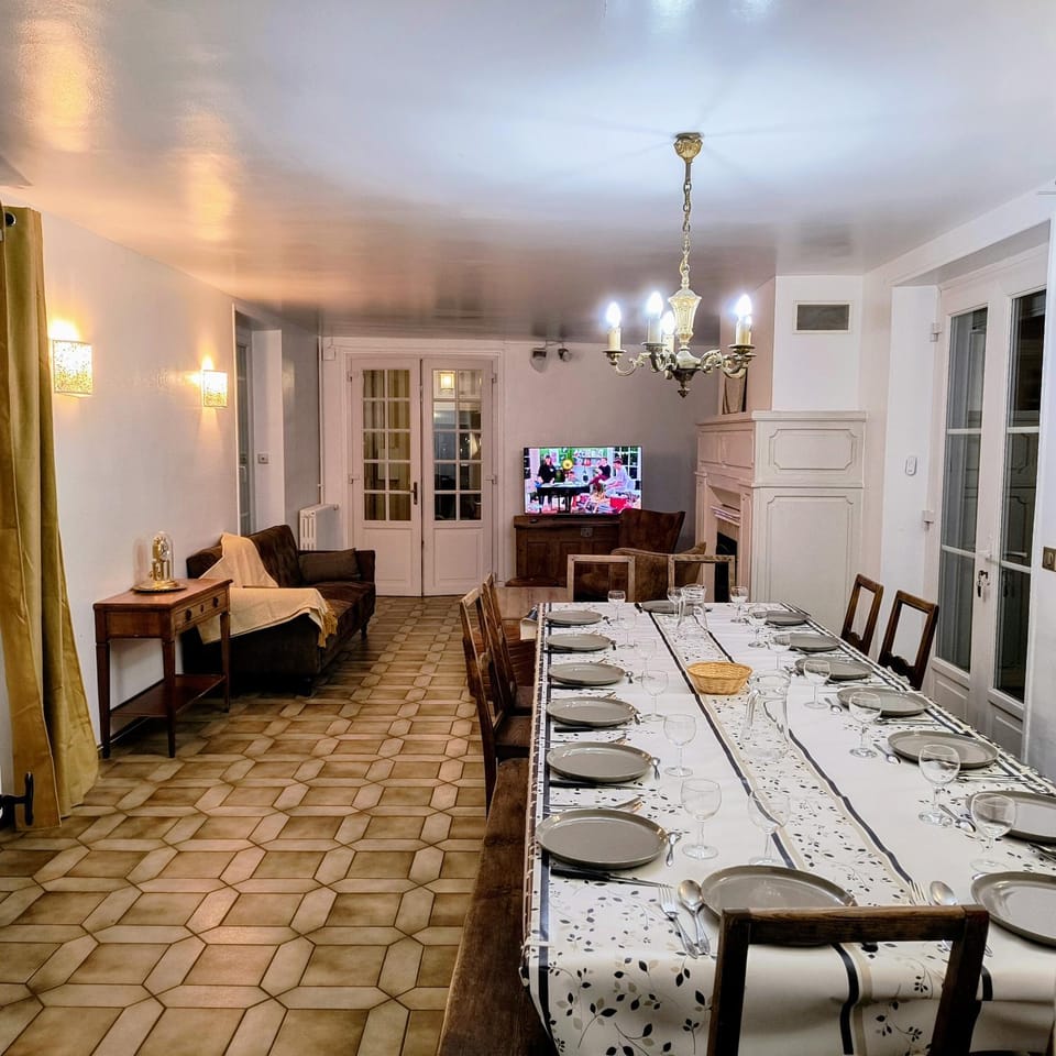 Communal lounge/ TV room, Dining area