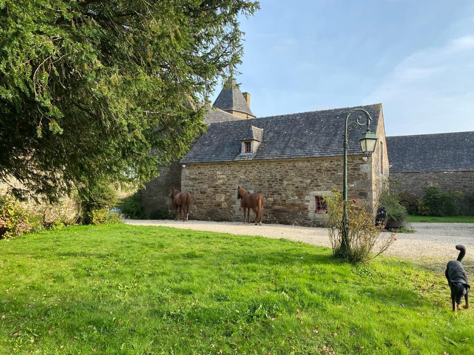 Manoir de Mezedern House in Finistere