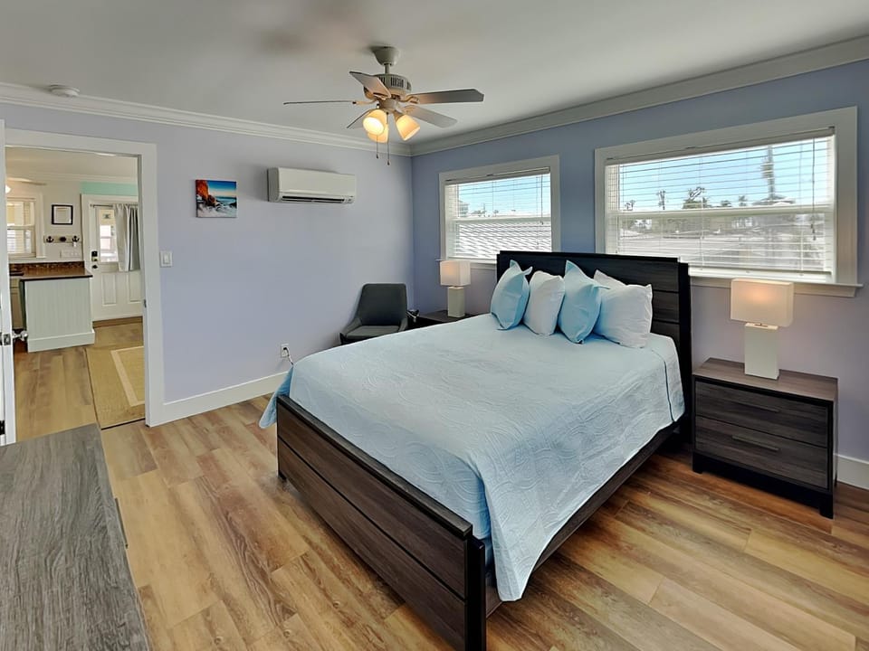 Noon Wave House in Estero Island
