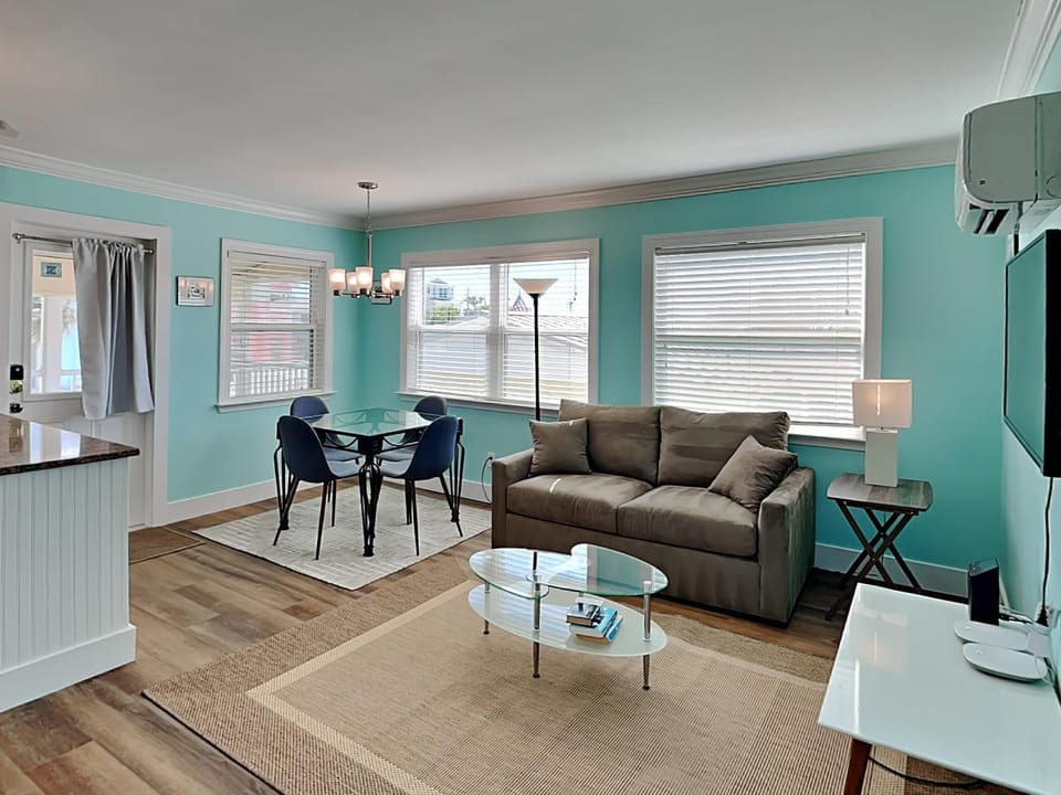 The Tides Retreat House in Estero Island