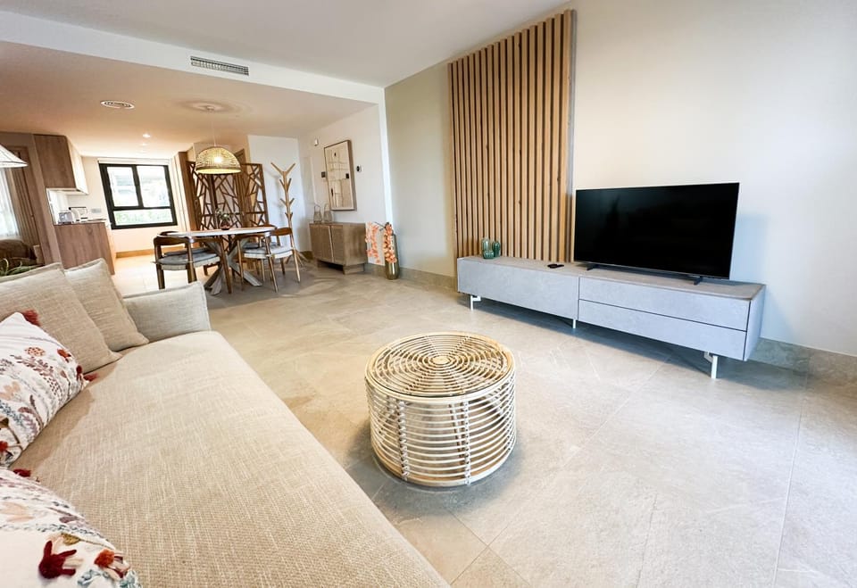 TV and multimedia, Living room, Seating area, Evening entertainment
