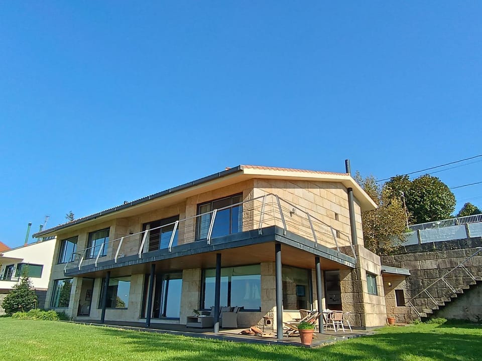 Property building, Day, Garden, Garden view