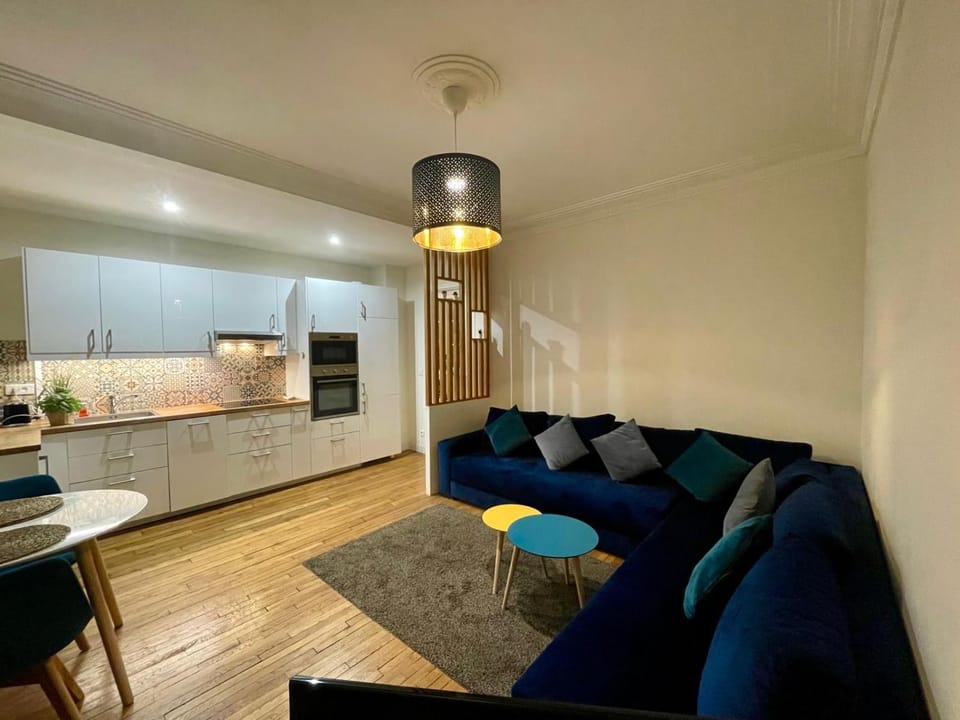 Kitchen or kitchenette, Living room, Seating area, Dining area, pet friendly, stove