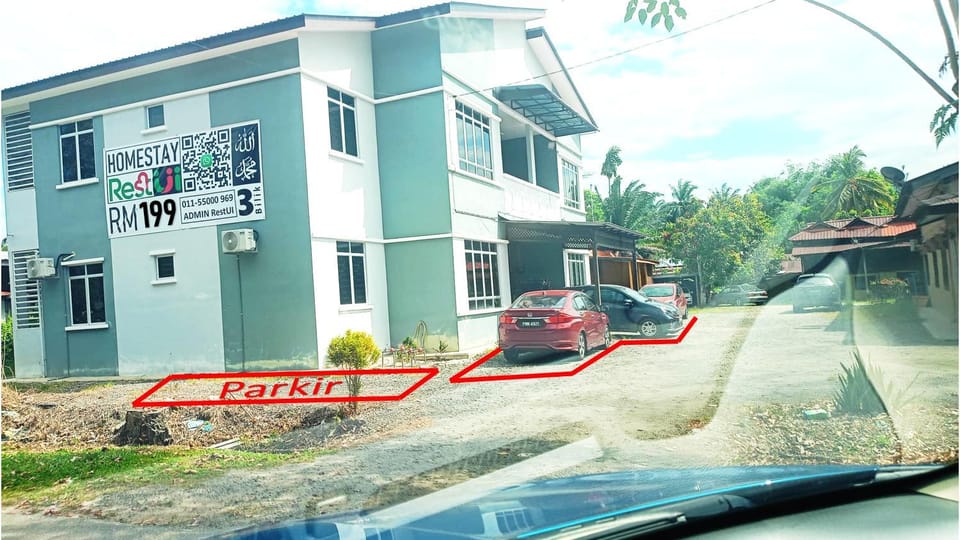 Property building, Neighbourhood, Street view, Parking