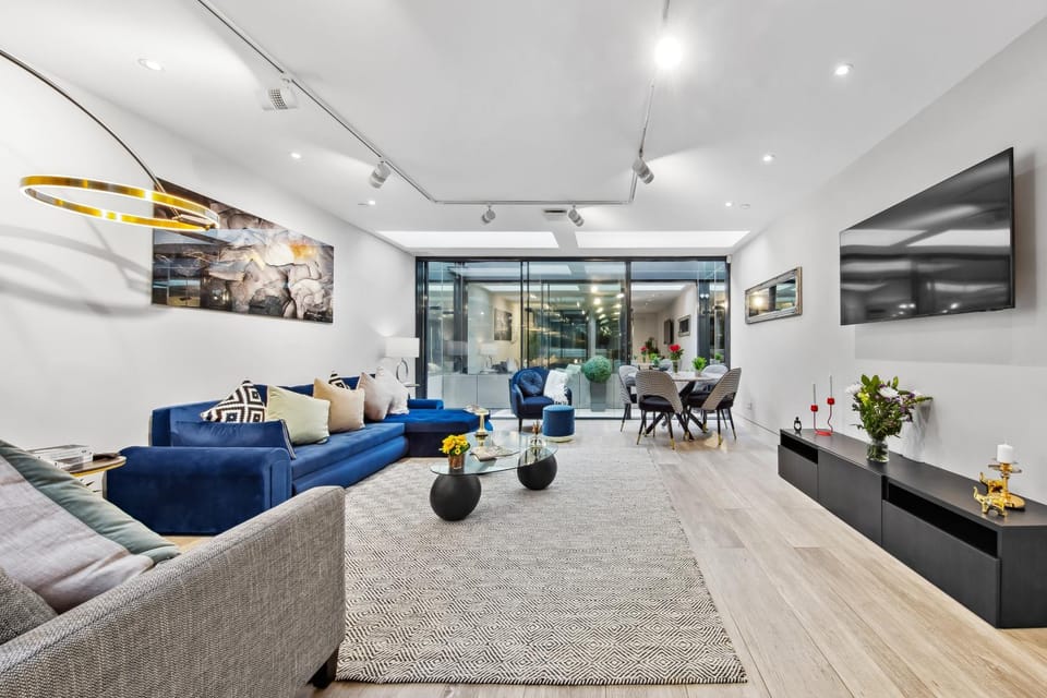 Communal lounge/ TV room, TV and multimedia, Living room, Seating area