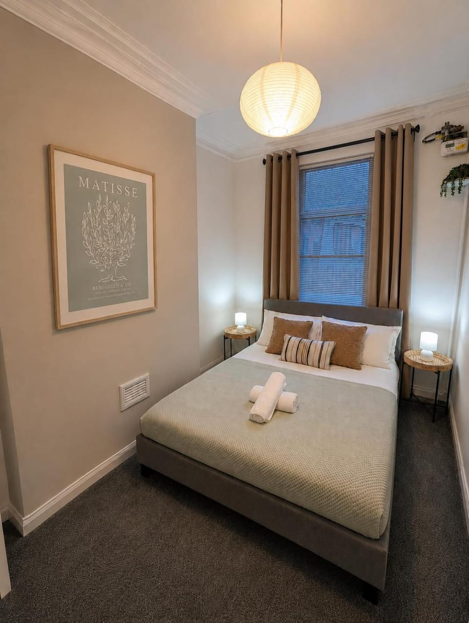 Bed, Photo of the whole room, Bedroom, towels