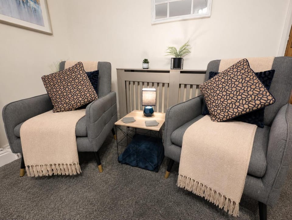 Alice Street Retreat - 1BR Sleeps 4 Street Parking Apartment in South Shields