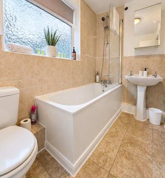 Shower, Toilet, Bathroom, Bath, towels