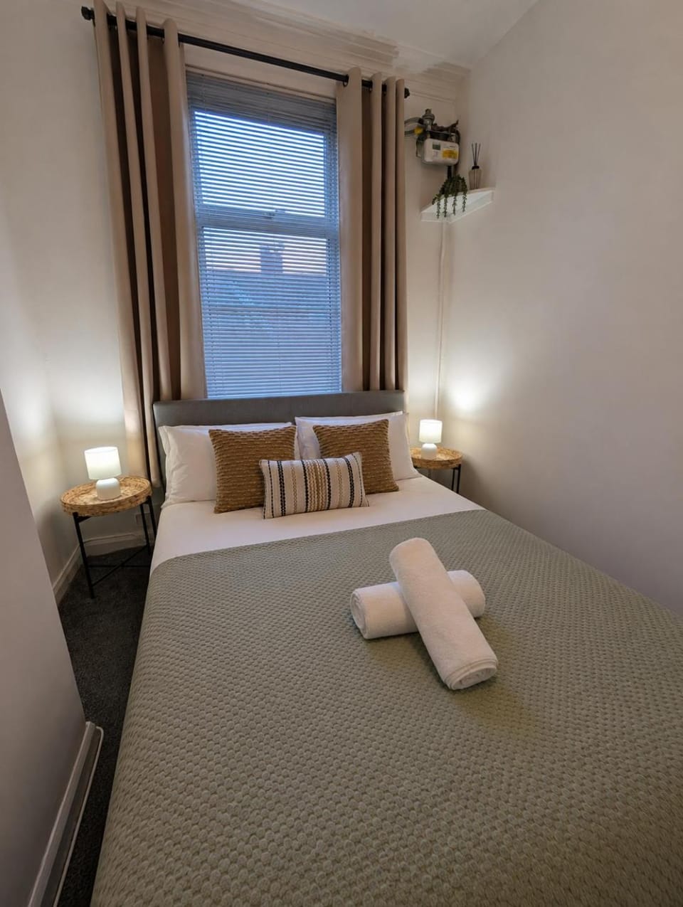 Alice Street Retreat - 1BR Sleeps 4 Street Parking Apartment in South Shields