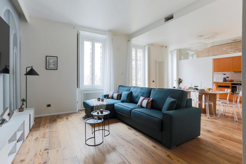 TV and multimedia, Kitchen or kitchenette, Living room, Seating area, Dining area