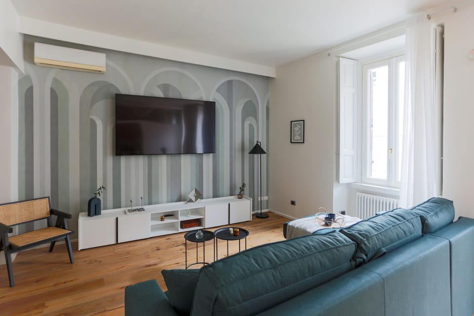 TV and multimedia, Living room, Seating area, Evening entertainment