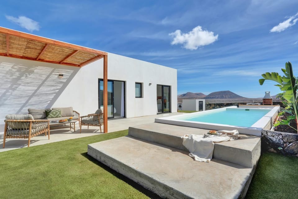 Sara & Gino Fuerteventura Mojo Week Pool Villa or Island Week Loft with Garden House in Maxorata