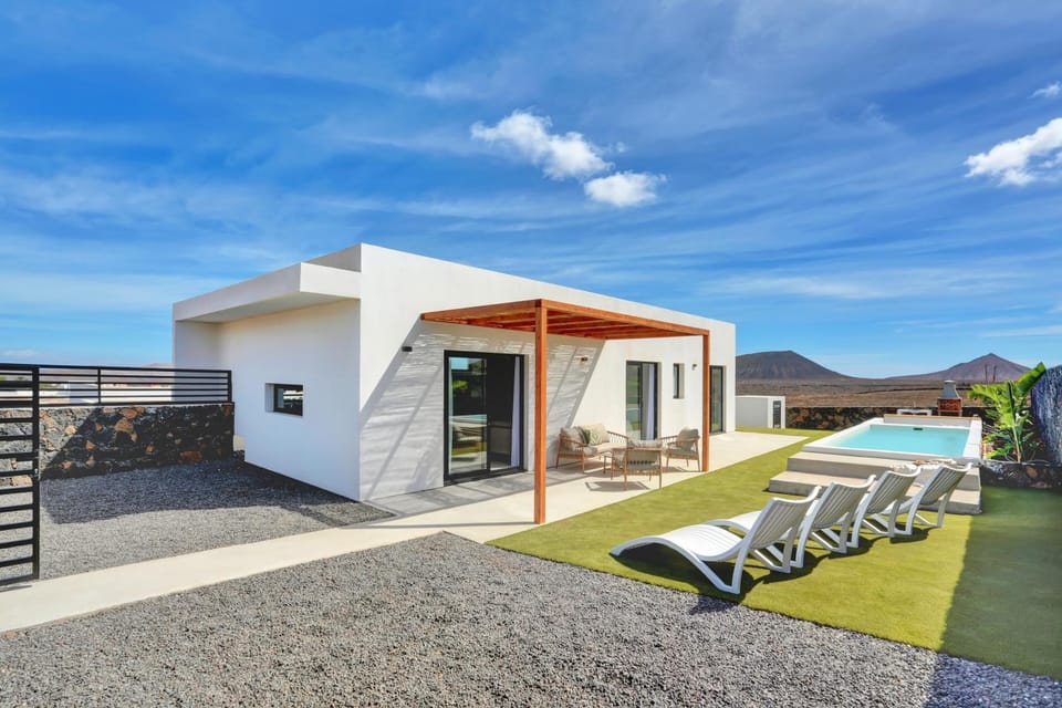 Sara & Gino Fuerteventura Mojo Week Pool Villa or Island Week Loft with Garden House in Maxorata