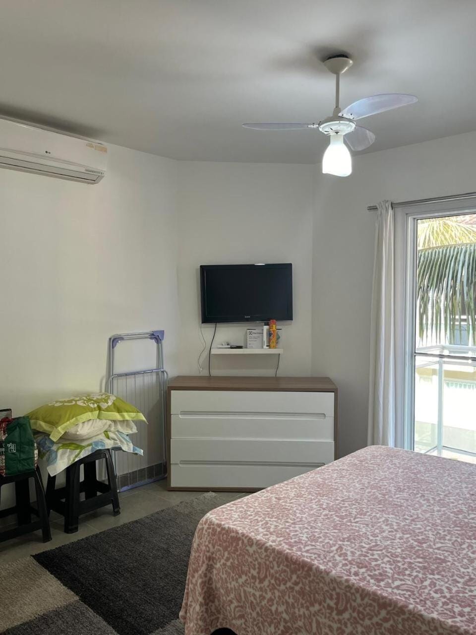 Triplex em Condomínio 20 metros da praia com AC Villa in São Sebastião