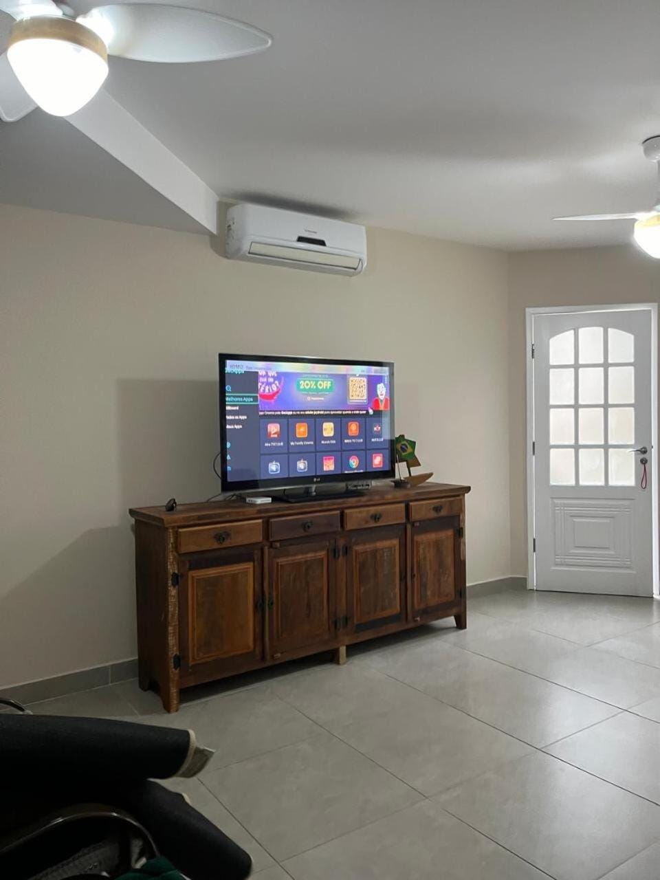Triplex em Condomínio 20 metros da praia com AC Villa in São Sebastião